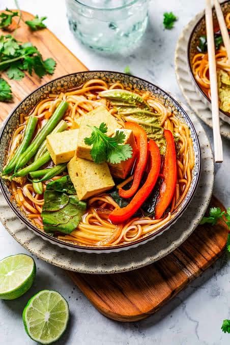 Noodle bowl with tofu, green beans and chilies